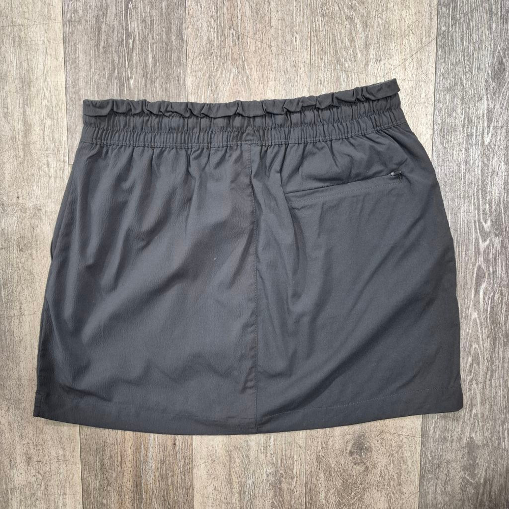 Title nine Skort Size M Gray - Picture 2 of 7